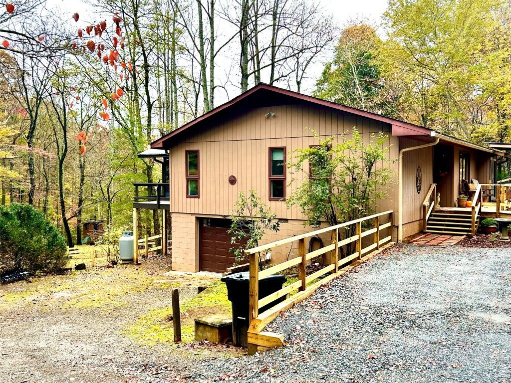 437 Ammons Road Franklin, NC 28734 - Photo 3 of 25 Gallery Image 3