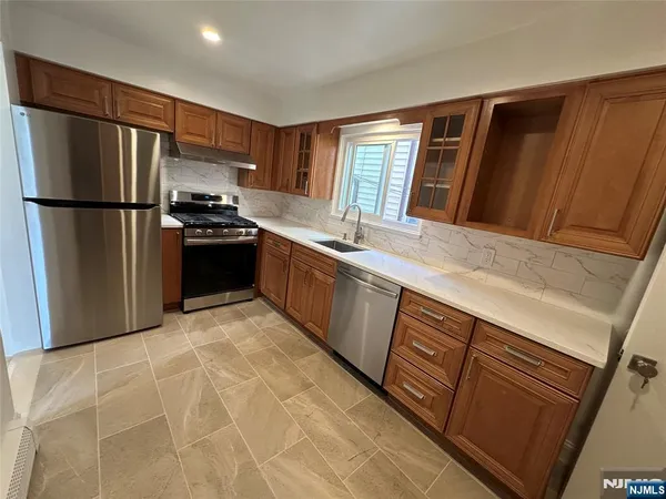 $3,400 | 219 Cliff Street, Unit 1, Cliffside Park, NJ 07010