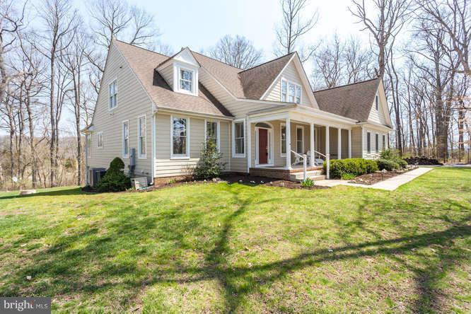 19144 Shelburne Glebe Road Leesburg, VA 20175 - Photo 2 of 30 Exterior (Front)