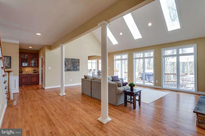 19144 Shelburne Glebe Road Leesburg, VA 20175 - Photo 14 of 30 Family Room