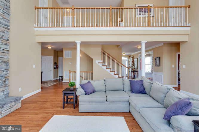 19144 Shelburne Glebe Road Leesburg, VA 20175 - Photo 15 of 30 Family Room