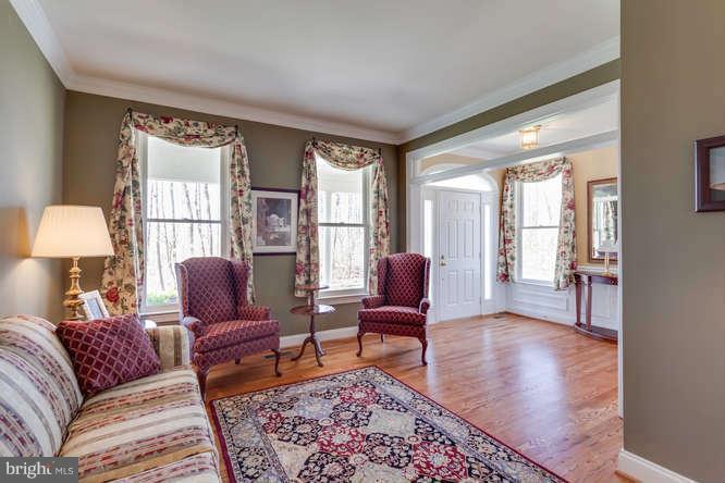 19144 Shelburne Glebe Road Leesburg, VA 20175 - Photo 6 of 30 Living Room