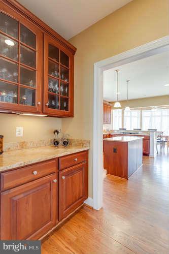 19144 Shelburne Glebe Road Leesburg, VA 20175 - Photo 8 of 30 Butler's Pantry