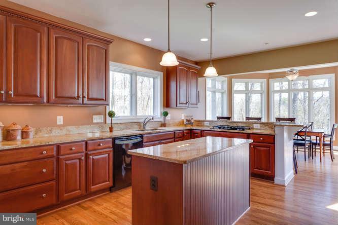 19144 Shelburne Glebe Road Leesburg, VA 20175 - Photo 9 of 30 Kitchen