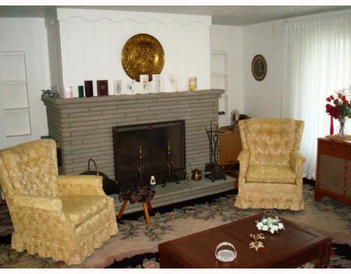 1315 Anderson Road Pittsburgh, PA 15209 - Photo 2 of 18 Living Room.