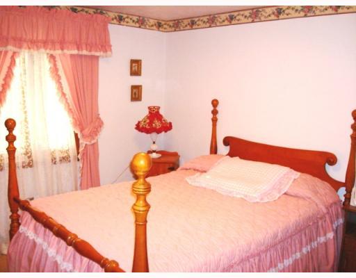 1315 Anderson Road Pittsburgh, PA 15209 - Photo 4 of 18 Master Bedroom.
