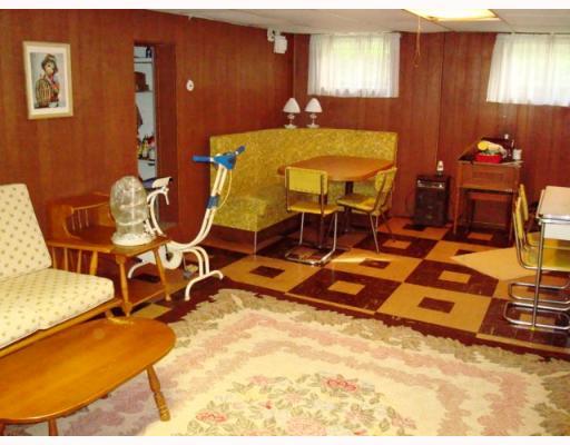 1315 Anderson Road Pittsburgh, PA 15209 - Photo 7 of 18 Den/Family/Great Room.