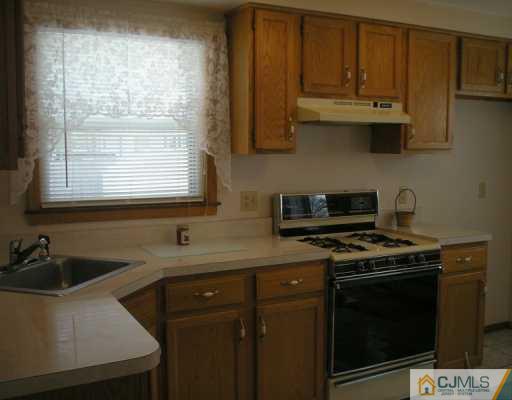 14 Fitzsimmons Avenue Middlesex, NJ 08846 - Photo 2 of 8