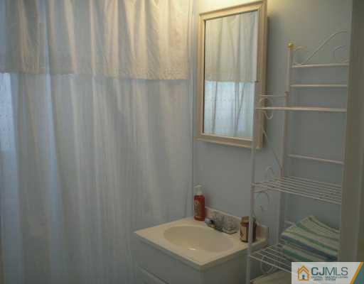 14 Fitzsimmons Avenue Middlesex, NJ 08846 - Photo 6 of 8
