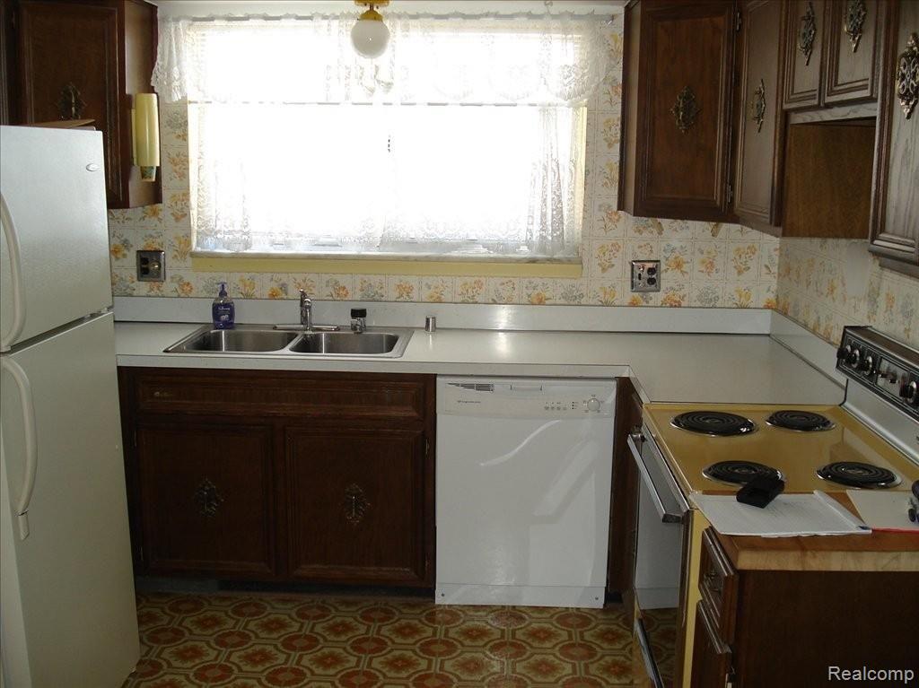 42940 Saxony Road Canton, MI 48187 - Photo 10 of 14 NEWER FRIDGE/DISHWASHER