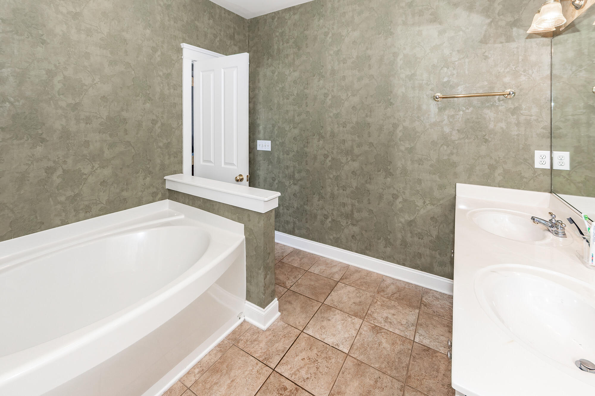 400 Hydrangea Street Summerville, SC 29483 - Photo 50 of 63 50 (3)