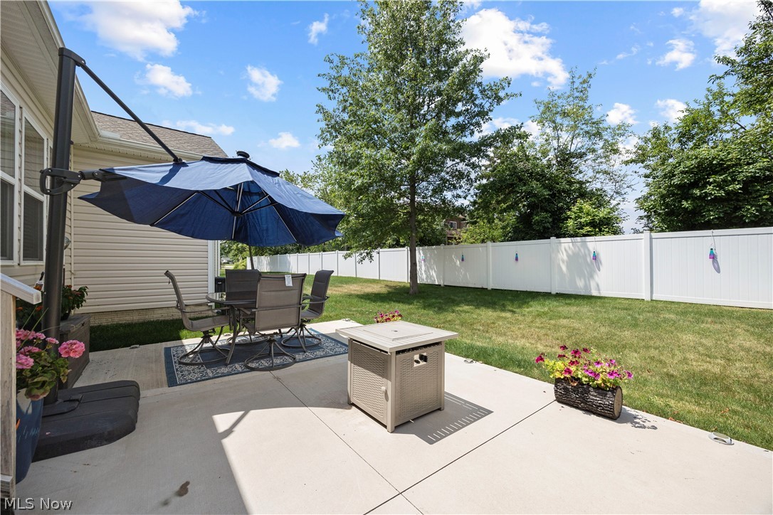 109 West Spring Drive Elyria, OH 44035 - Photo 43 of 46 Concrete patio with a white vinyl privacy fence enclosing the backyard