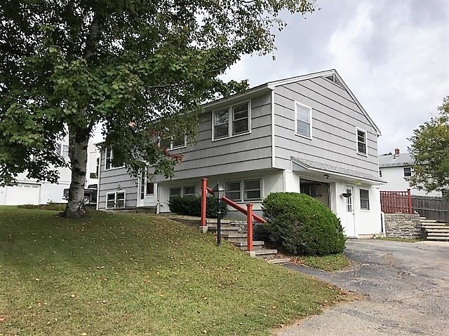 84 Stratton Road Rutland, VT 05701 - Photo 2 of 12