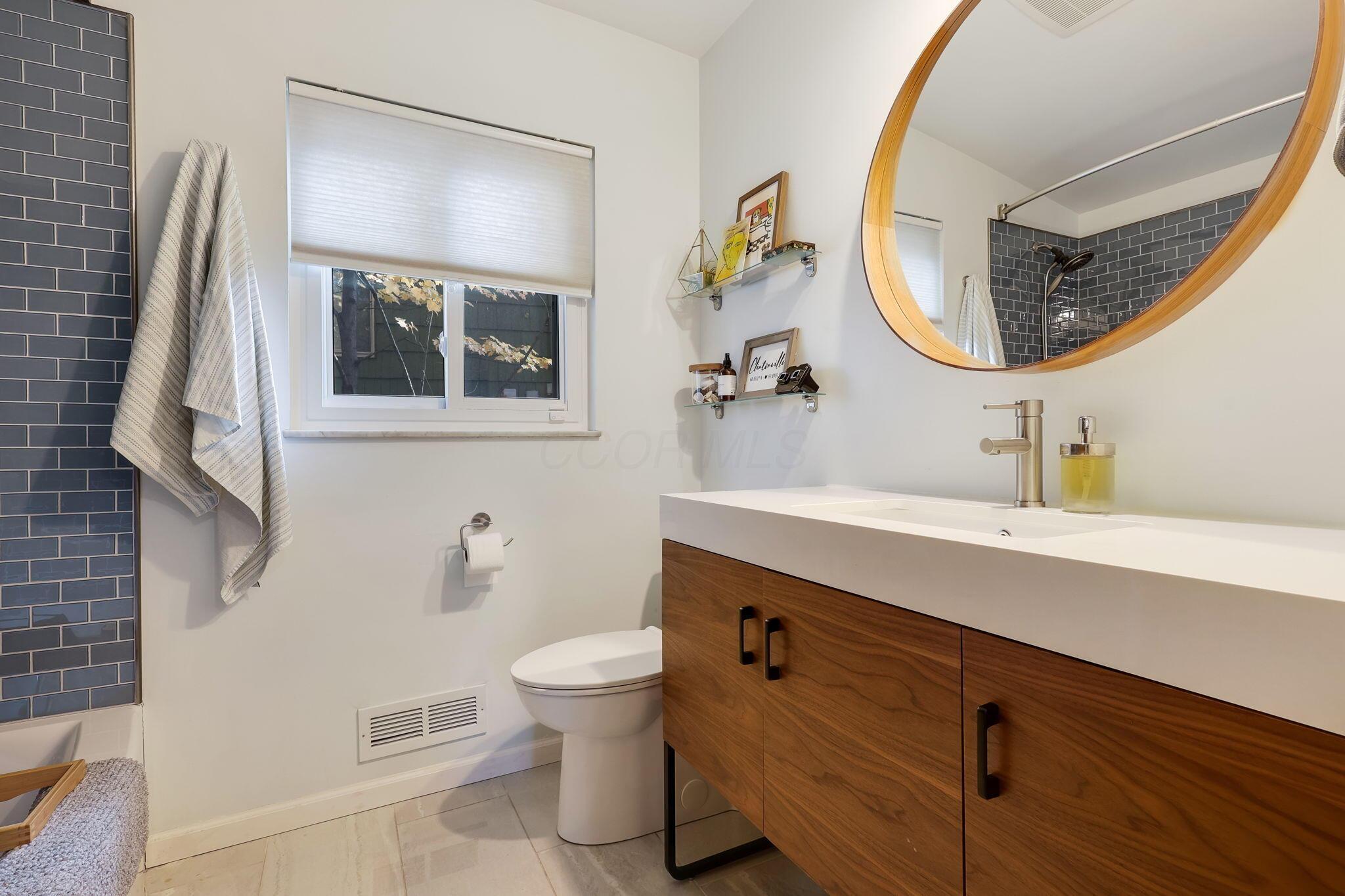 349 East Cooke Road Columbus, OH 43214 - Photo 28 of 78 Main Bathroom
