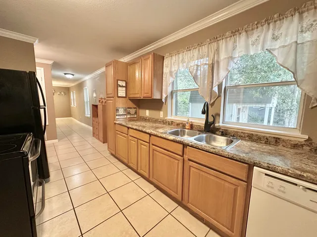 $217,000 | 120 North Davis Lane, DeFuniak Springs, FL 32433