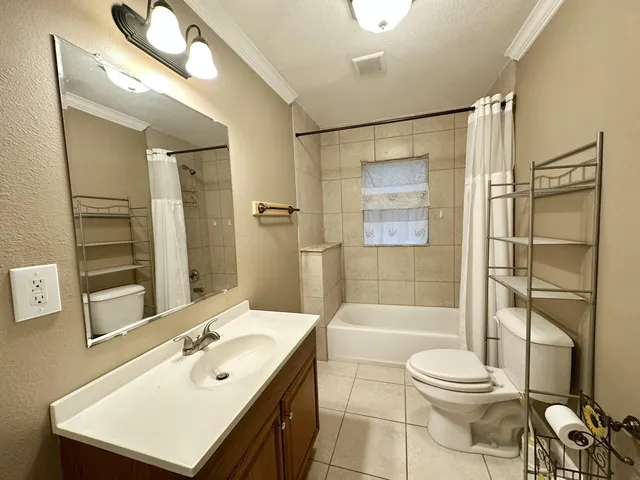 $217,000 | 120 North Davis Lane, DeFuniak Springs, FL 32433