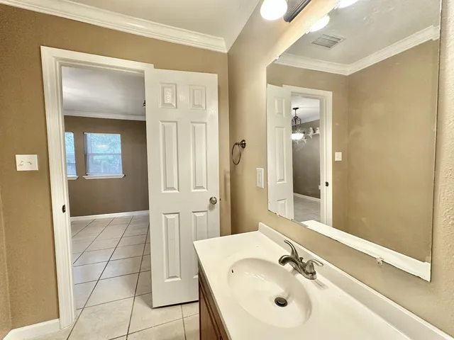 $217,000 | 120 North Davis Lane, DeFuniak Springs, FL 32433