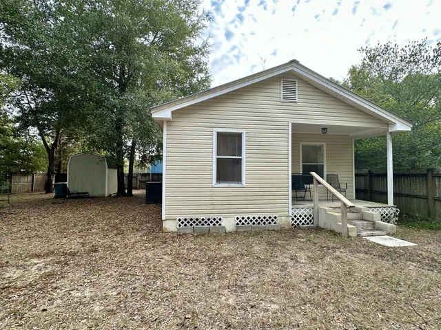 $217,000 | 120 North Davis Lane, DeFuniak Springs, FL 32433