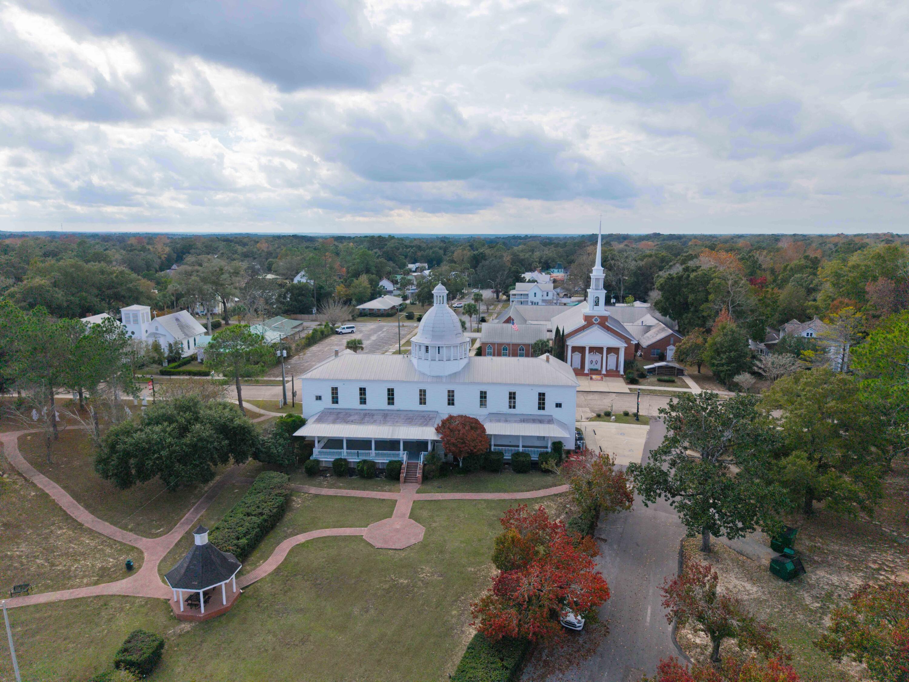 120 North Davis Lane DeFuniak Springs, FL 32433 - Photo 50 of 58 an aerial view of multiple house