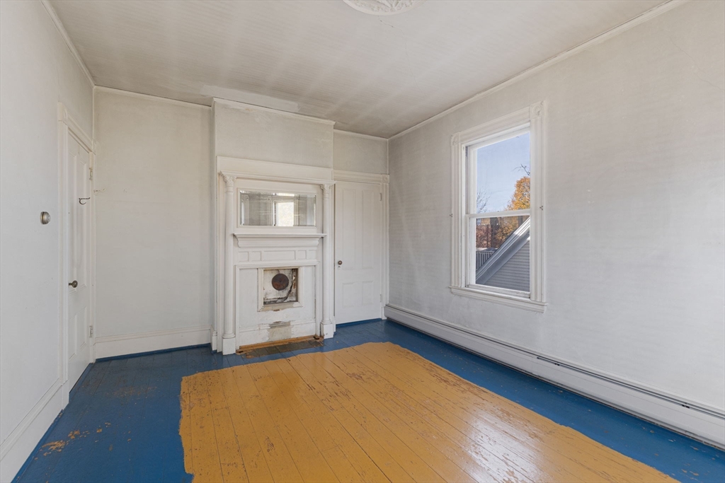 39 Ellery Street, Unit 6 Cambridge, MA 02138 - Photo 7 of 14 an empty room with windows