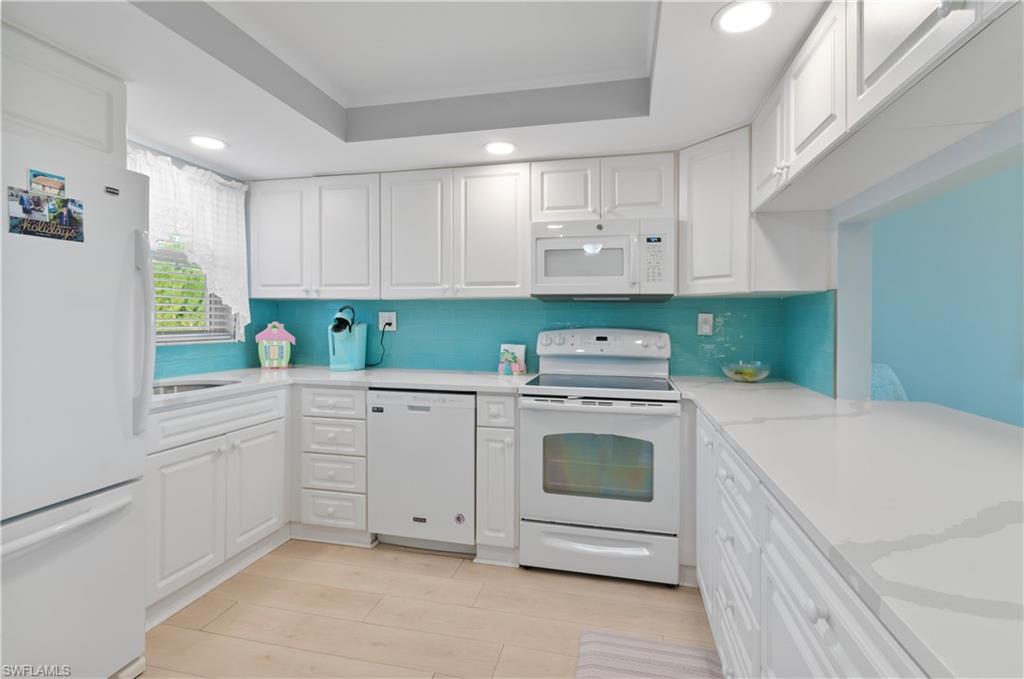 13 High Point Circle North, Unit 203 Naples, FL 34103 - Photo 6 of 34