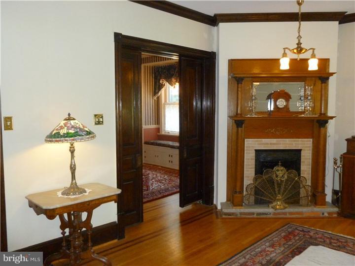 227 Chestnut Street Haddonfield, NJ 08033 - Photo 5 of 23 Living Room
