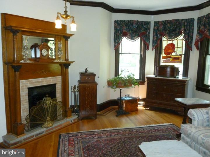 227 Chestnut Street Haddonfield, NJ 08033 - Photo 7 of 23 Living Room