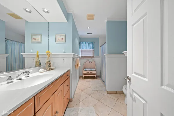 a en suite bathroom with a double vanity sink a mirror and a