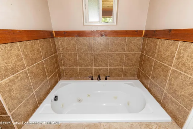 $1,125,000 | 247 Freedom Lane, Freedom, WY 83120