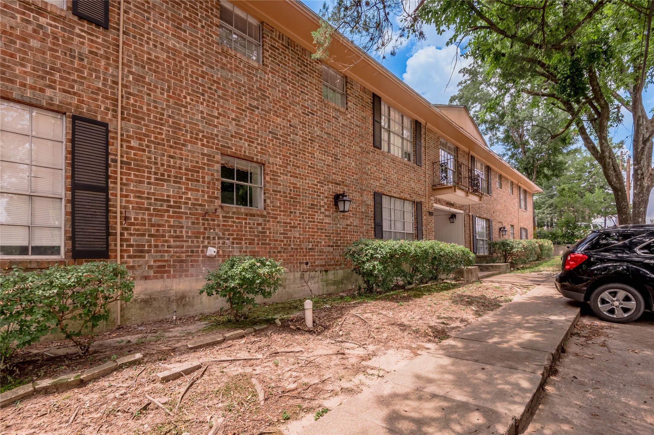 818 University Avenue, Unit 7 Huntsville, TX 77320 - Photo 3 of 25 a front view of a house with a yard