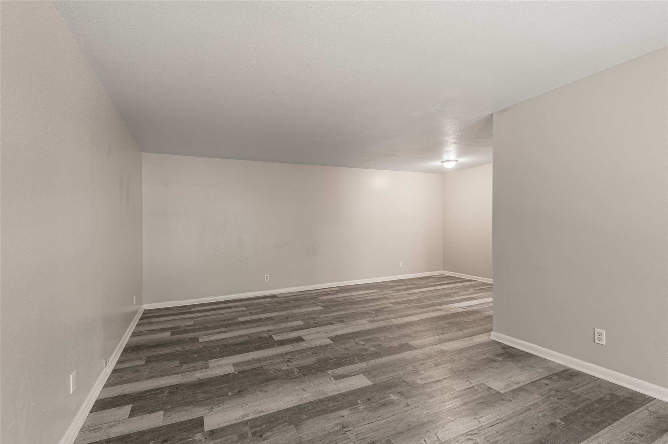 818 University Avenue, Unit 7 Huntsville, TX 77320 - Photo 7 of 25 a view of room