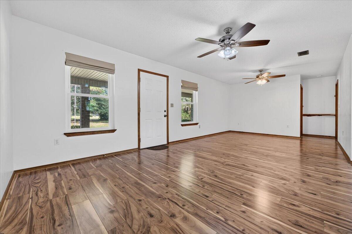 4568 Yellow Bluff Road Crestview, FL 32539 - Photo 19 of 63 Living area