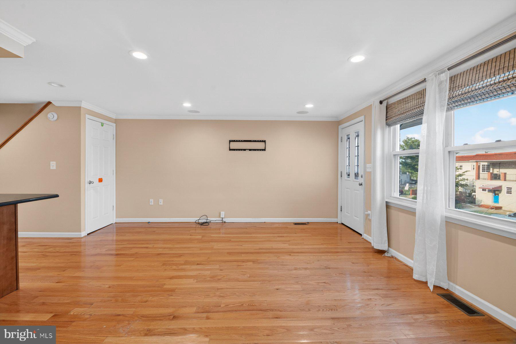 643 47th Street Baltimore, MD 21224 - Photo 4 of 35