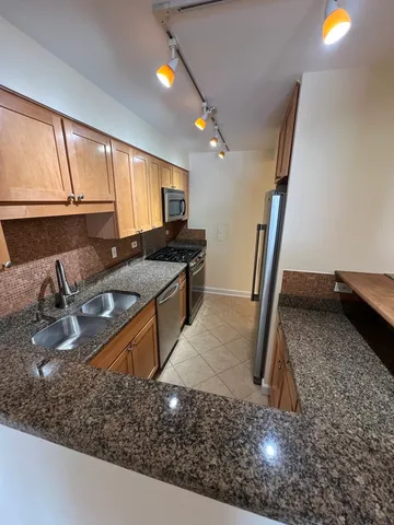 $2,200 | 2426 North Kennicott Drive, Unit 1B, Arlington Heights, IL 60004