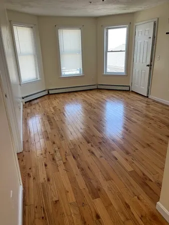 $1,300 | 61 Tecumseh Street, Unit 3, Fall River, MA 02721