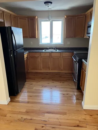 $1,300 | 61 Tecumseh Street, Unit 3, Fall River, MA 02721