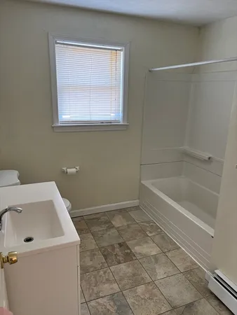 $1,300 | 61 Tecumseh Street, Unit 3, Fall River, MA 02721