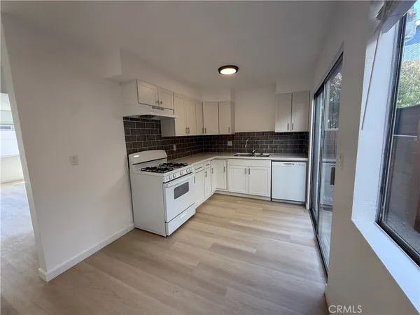 $3,250 | 2104 Carnegie Lane, Unit A, Redondo Beach, CA 90278