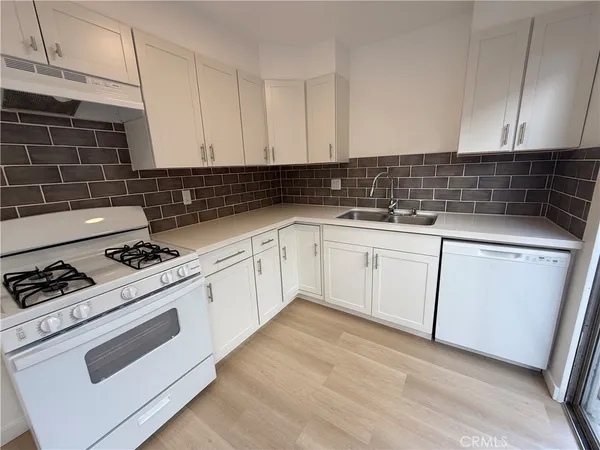 $3,250 | 2104 Carnegie Lane, Unit A, Redondo Beach, CA 90278