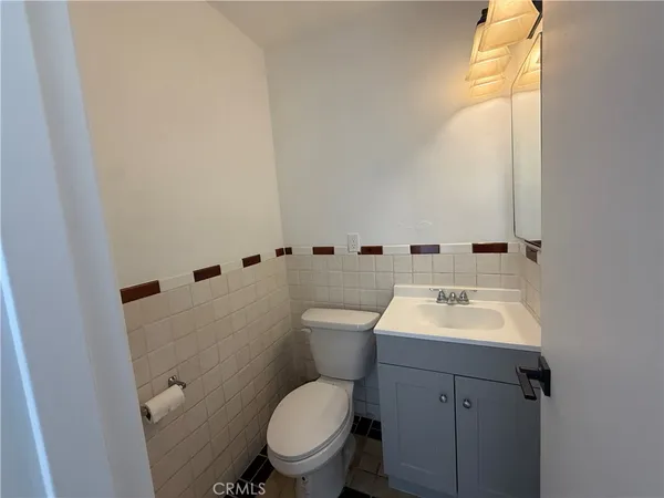 $3,250 | 2104 Carnegie Lane, Unit A, Redondo Beach, CA 90278