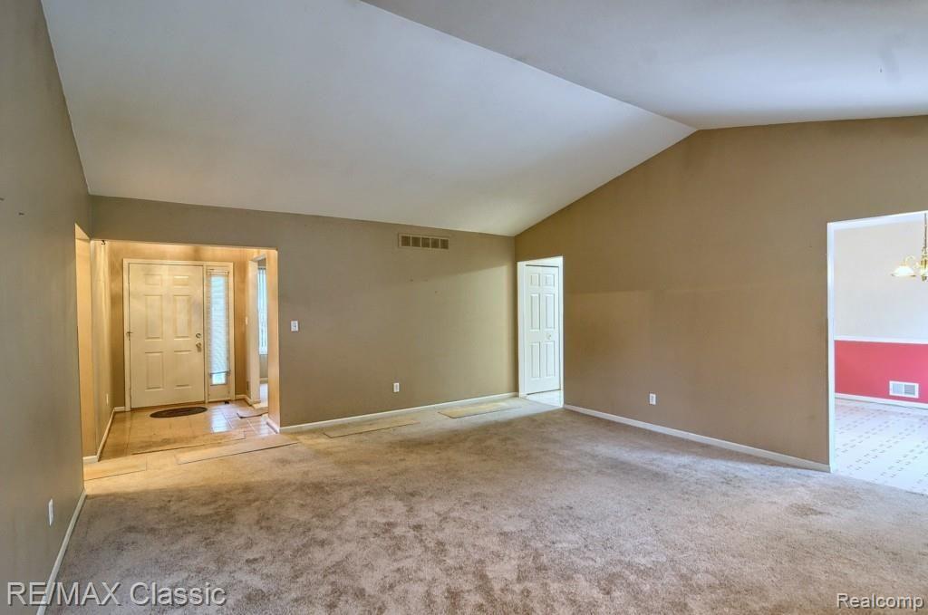19778 Merriman Road Livonia, MI 48152 - Photo 8 of 27 Foyer.jpg