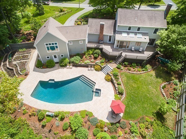 32 Willowdale Road Topsfield, MA 01983 - Photo 1 of 30 Gallery Image 1