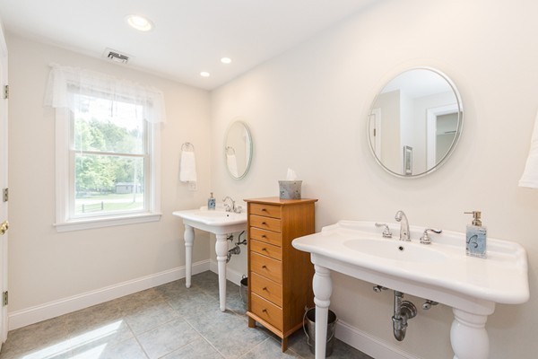 32 Willowdale Road Topsfield, MA 01983 - Photo 18 of 30 Gallery Image 18