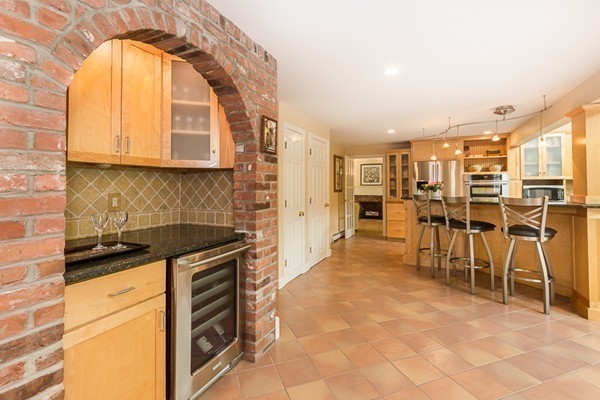 32 Willowdale Road Topsfield, MA 01983 - Photo 3 of 30 Gallery Image 3