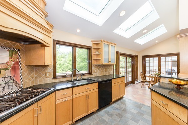 32 Willowdale Road Topsfield, MA 01983 - Photo 8 of 30 Gallery Image 8