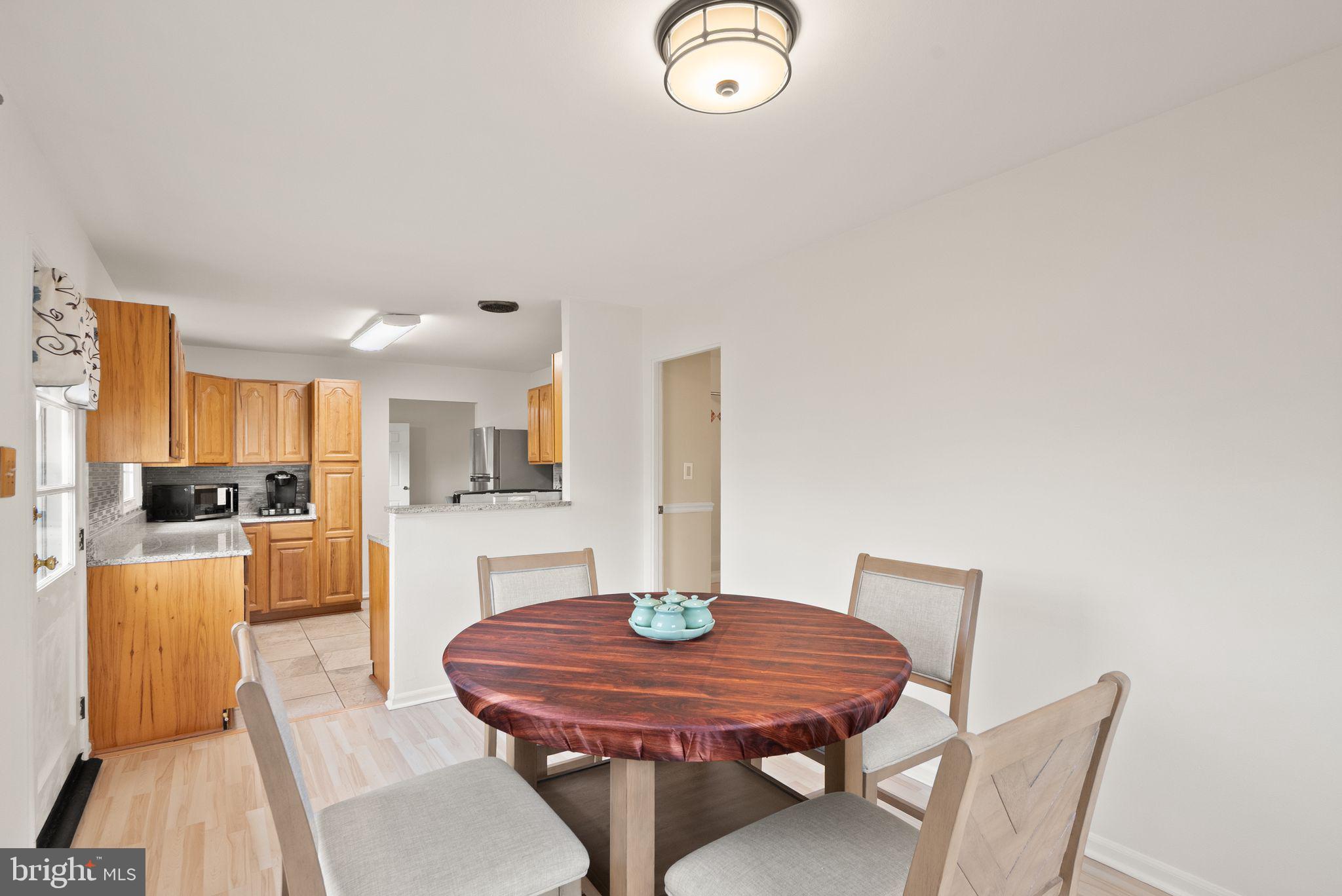 514 West Nettle Tree Road Sterling, VA 20164 - Photo 20 of 49 Spacious Dining area