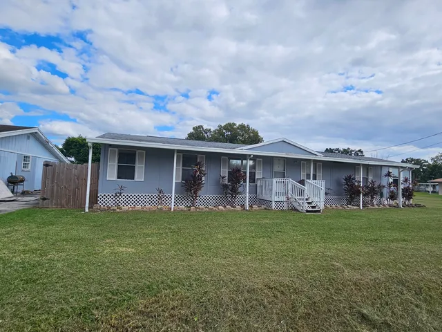 a view of a yard in front of a house