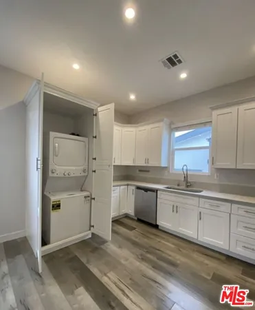$3,231 | 3955 South Budlong Avenue, Unit 3955, Los Angeles, CA 90037