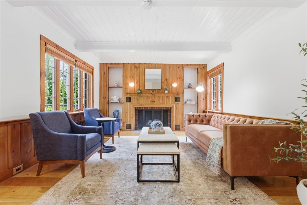 127 Larchmont Road Melrose, MA 02176 - Photo 3 of 42
