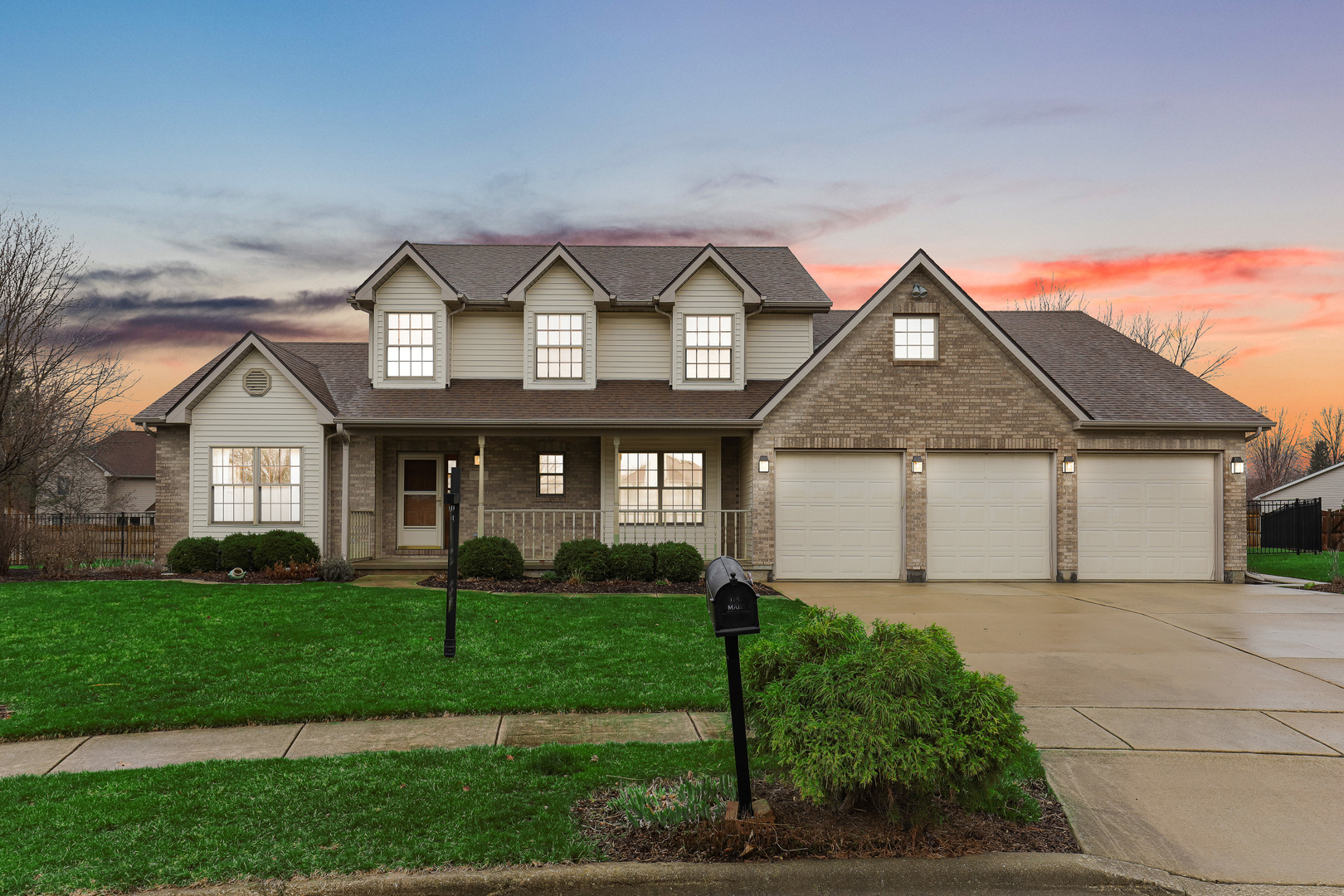 959 Willow Circle DeKalb, IL 60115 - Photo 39 of 39 a front view of a house with a yard